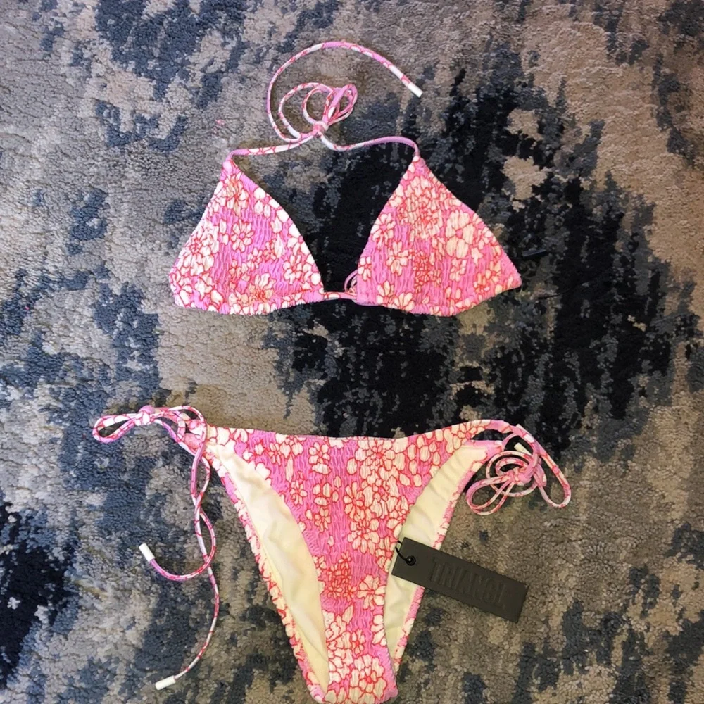 String top and bottom swimsuit set with bag. - Picture 2 of 6